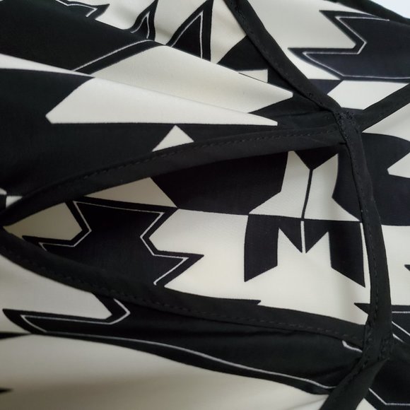 NWOT - NORDSTROM | ELODIE Black & White Tank Top - Picture 3 of 10